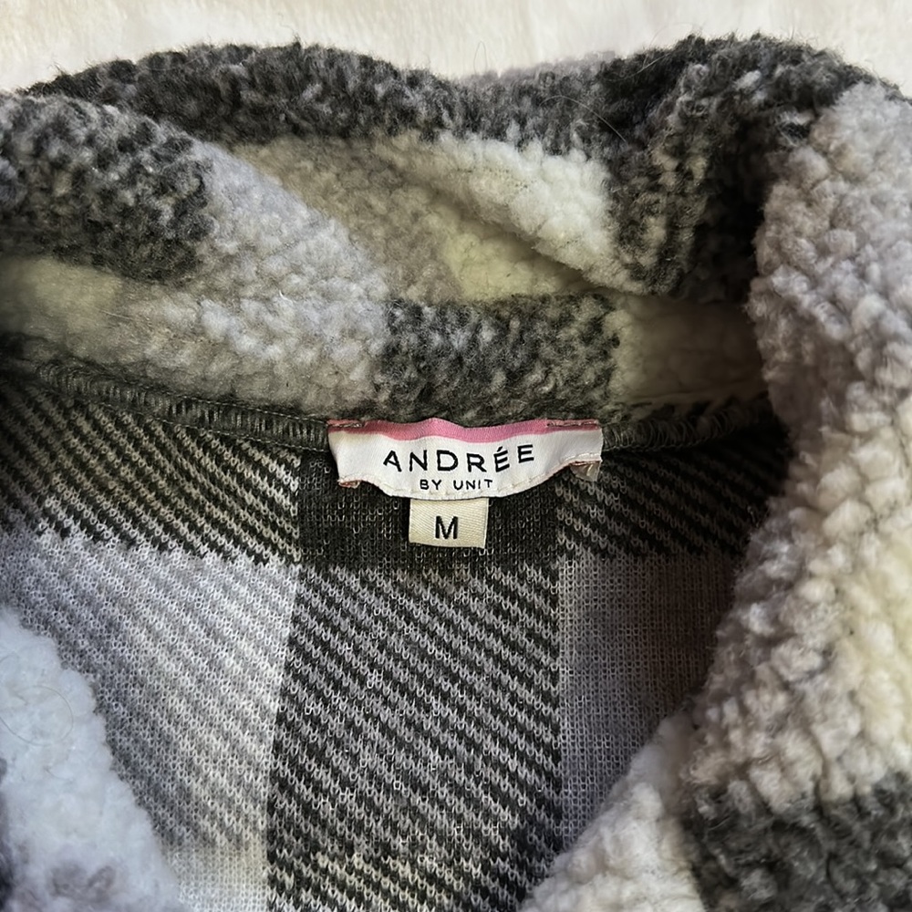 Never Worn Medium Quarter Zip Pull Over - image 2